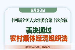 勒沃库森vs拜仁开球前，球迷向场内投掷杂物导致比赛暂缓开始